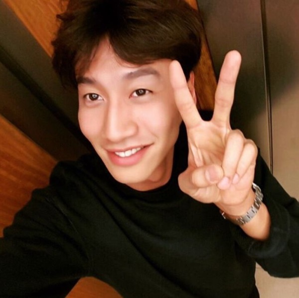 이광수가 '2015 웨이보의 밤'(微博之夜) 시상식에서 '올해의 아시아 인기 아티스트 상'을 받았다./사진=이광수SNS