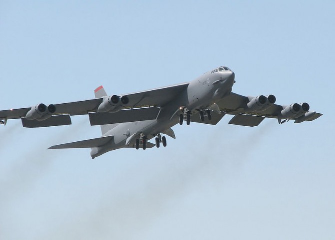 핵미사일을 탑재할 수 있는 B-52 전략 폭격기. 사진=미공군