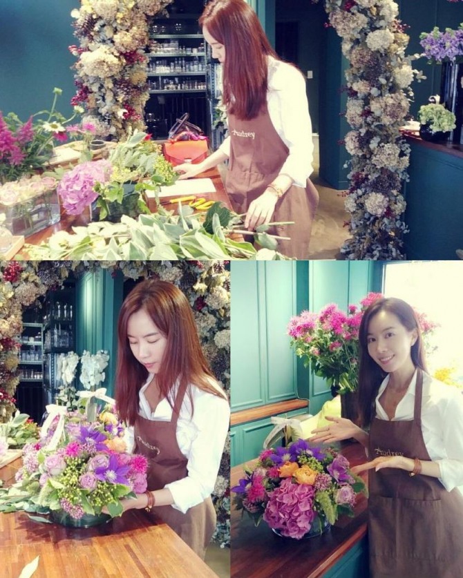 배우 정우와 오는 16일 결혼식을 올리는 김유미가 꽃꽂이를 하며 즐거워하고 있다./사진=트위터 캡처