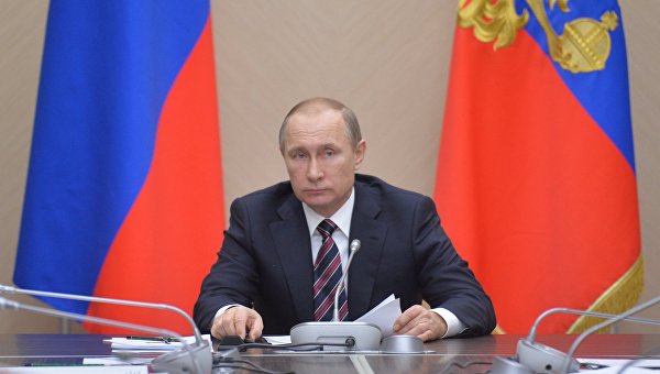 러시아 블라디미르 푸틴 대통령은 국제유가가 계속 폭락하자 정부 고위관료들로 구성된 비상경제대책반을 구성해 13일(현지시간) 긴급회의를 소집했다.