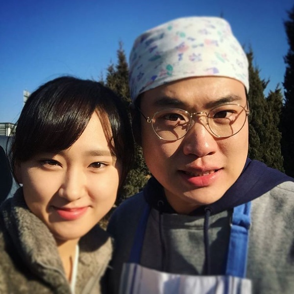 사랑해요. 정봉오빠 응팔에서 정봉역의 안재홍(오른쪽)과 류혜영/사진=인스타그램 켑처