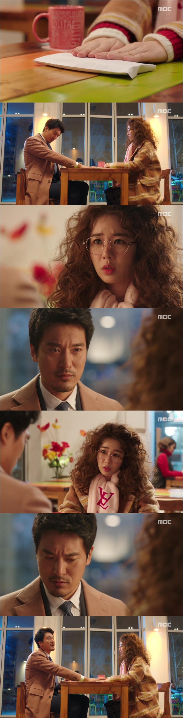 10일 방송된 MBC 수목드라마 '한 번 더 해피엔딩' 7회에서는 고동미(유인나 분)가 명품중고(김민준 분)에게 결국 돈봉투를 건넨다./사진=MBC 방송캡쳐