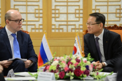 세르게이 카차예프 러시아 극동개발부 차관(왼쪽)이 한국을 방문, 의료와 농업 분야에서 상호 협력하는 방안을 논의했다.