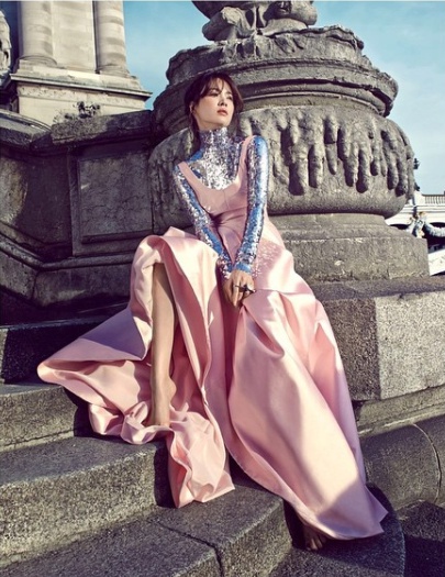 KBS2 수목드라마 '태양의 후예'에서 흉부외과의사 '강모연' 역으로 출연하고 있는 송혜교/사진=인스타그램 캡처