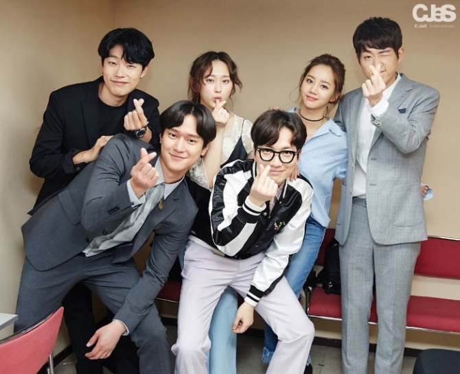 씨제스는 13일 공식페이스북을 통해 지난5일 경희대 평화의 전당에서 진행된 '응팔 콘서트' 비하인드 컷을 공개했다./사진=씨제스 제공