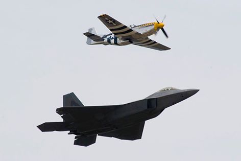 F-22 랩터(Raptor)와 P-51 무스탕(Mustang)