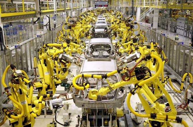 세계 유수 기업들이 제조현장에 인공지능을 적용한 스마트 공장을 확대해 나가고 있다. 자동차 산업은 스마트 공장 확대를 선도하고 있는 산업군 가운데 하나이다.(사진/뉴시스)