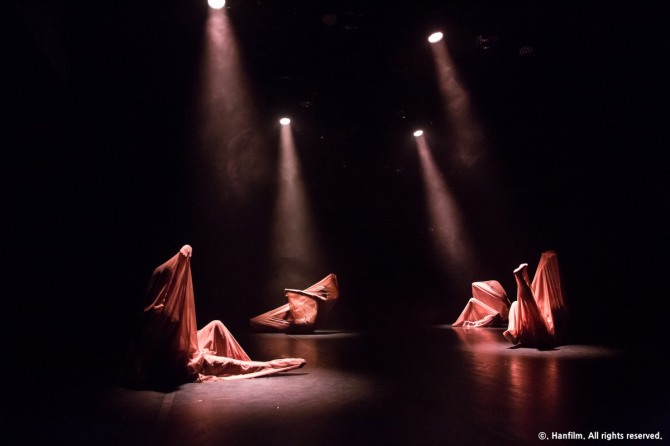 최효진 안무의 '비상착륙'