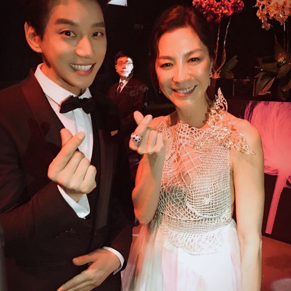 가수 황치열이 최근 자신의 SNS에 공개한 중국 배우 양자경과 함께 한 투샷/사진=황치열 인스타그램 캡처