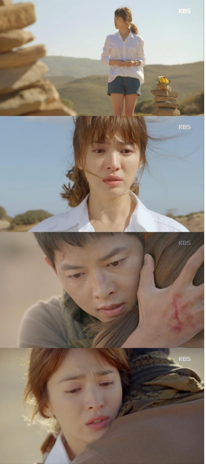 13일 밤 방송된 KBS2 수목드라마 '태양의 후예'에서 유시진(송중기) 대위가 작전 수행중 전사처리 된지 1년 만에 강모연(송혜교)과 극적으로 재회했다./사진=KBS2 방송 캡처