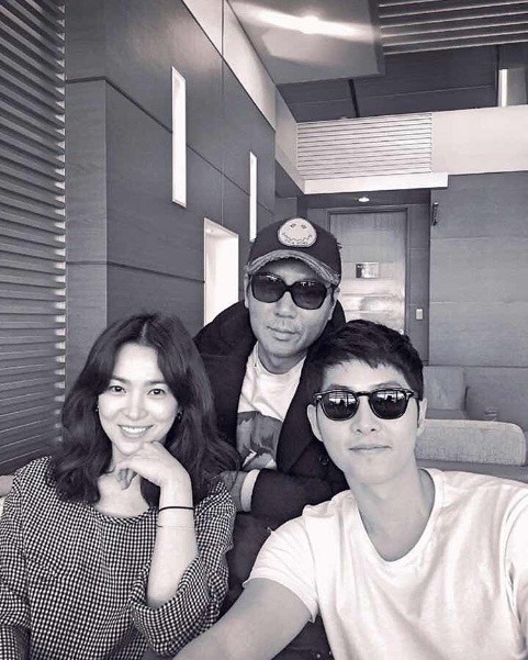 '태후' 프로모션 차 홍콩으로 출국하기 전의 송혜교와 송중기. 그리고 두 사람이 공항에서 우연히 만난 김지운 감독.