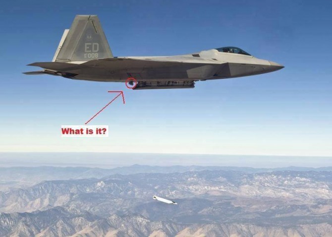 F-22 스텔스 전투기에 장착된 루네부르크 렌즈 반사기