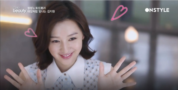 겟잇뷰티의 대표 코너 '토킹미(美)러'에 배우 김지원이 출연해 여배우 만의 맑은 피부 관리 비결을 공개했다./사진=온스타일 방송캡처
