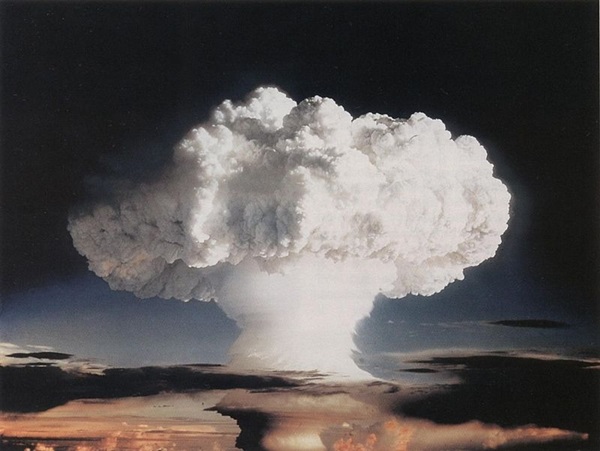 미국이 1952년 11월 실시한 세계최초의 수폭 실험. /사진=위키피디아 