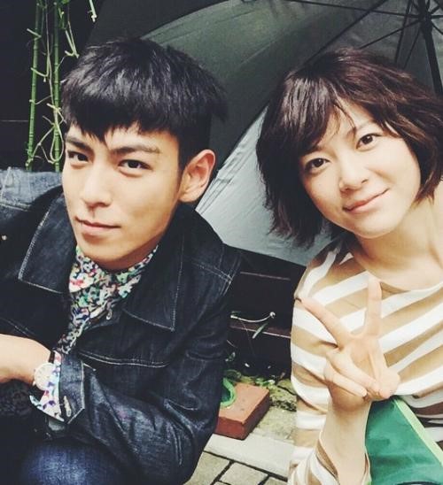 일본 유명 연예인 우에노 주리(30)와 트리케라톱스 보컬 겸 기타 와다 쇼(41)가 혼인 신고서를 제출하며 법적으로 부부가 됐음을 밝혔다./사진=최승현 SNS