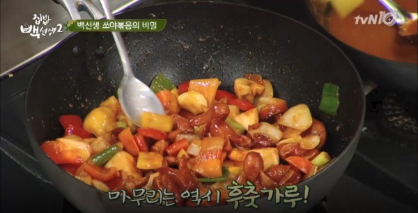 tvN '집밥 백선생 시즌2'의 11회분에서는 “오늘 한 턱 쏘시지!”라는 주제로 소시지를 활용한 요리 레시피를 소개했다./사진=tvN 방송캡처