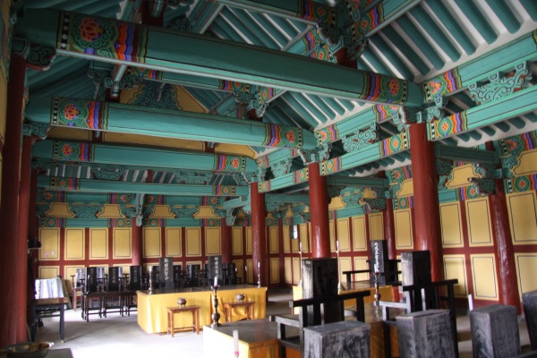 제주향교 대성전 내부/사진=뉴시스  <br /><br />
