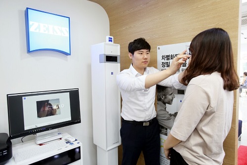 안경 쓴 학생들 주목… 정확한 검안 시스템 갖춘 대치안경점 오픈