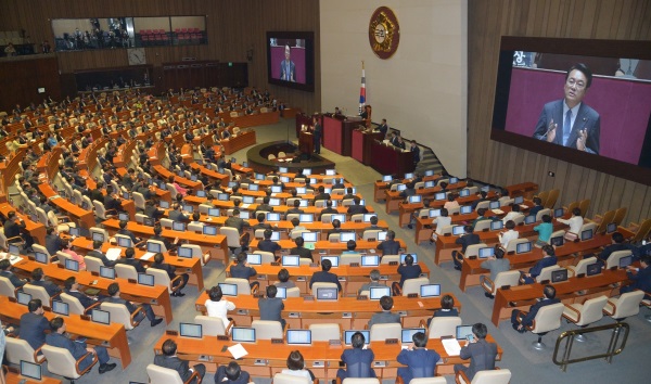 새누리당 정진석 원내대표가 20일 오전 서울 여의도 국회에서 열린 본회의에서 교섭단체 대표연설 하고 있다. /사진= 뉴시스
