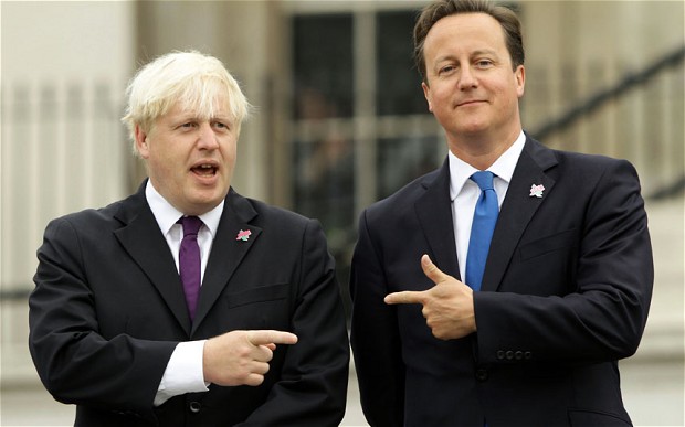 보리스 존슨 전 런던 시장(왼쪽)과 데이비드 캐머런 총리. 브렉시트로 정치적 동지였던 두사람의 운명이 엇갈리고 있는 가운데 존슨 전 시장의 후임 총리 임명가능성에 관심이 쏠리고 있다. / 사진=뉴시스 
