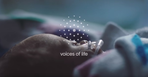 인큐베이터 안의 미숙아에게 스마트폰을 통해 엄마의 목소리와 심장 소리를 들려주어 빠른 회복을 돕는 ‘보이스 오브 라이프(Voices of Life)’ / 사진=삼성전자