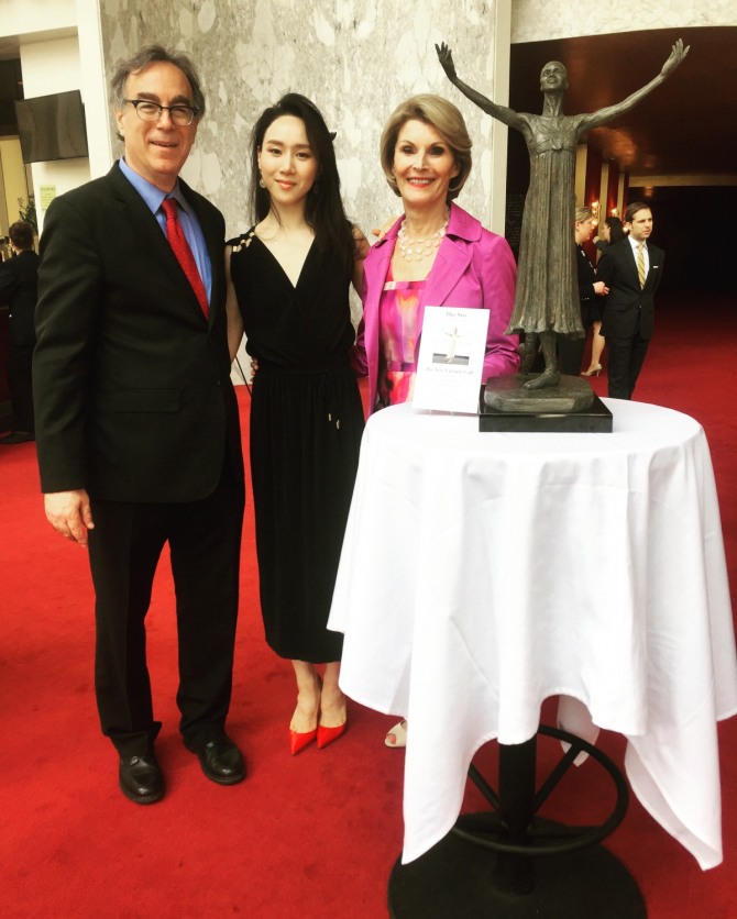 조각가 마크 멜론과 함께 한 미국 아메리칸 발레시어터 수석무용수 서희.