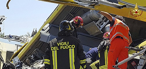 12일 이탈리아 남부 풀리아주에서 발생한 통근열차 충돌사고 현장 / 사진=뉴시스