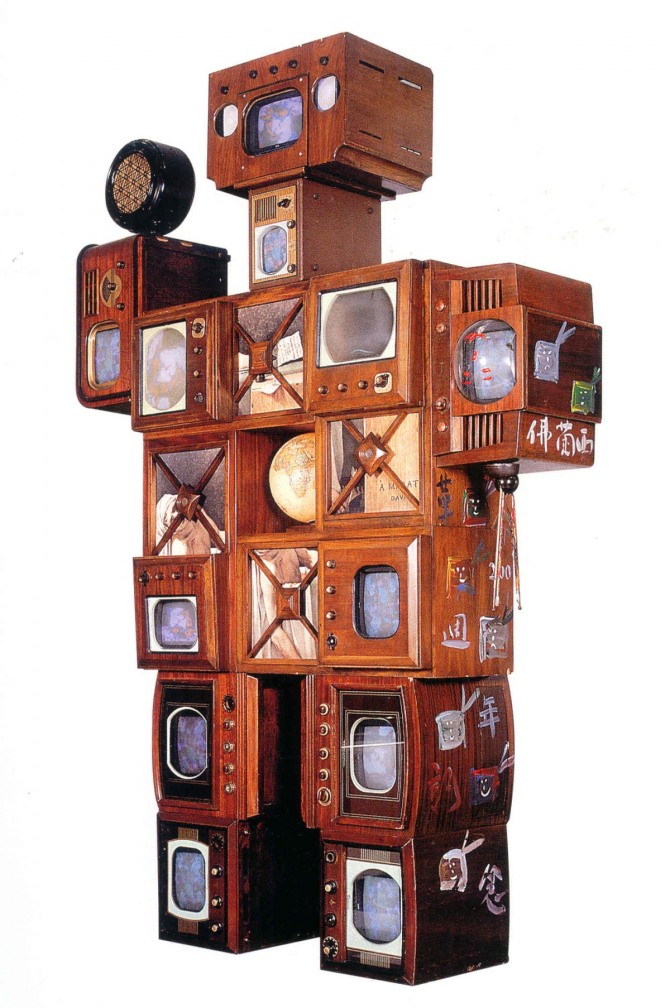 백남준 작 'DAVID', 196x60x300cm