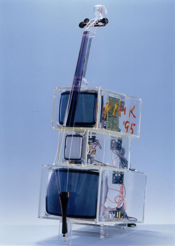 백남준 작 'TV cello', 70x55x187cm