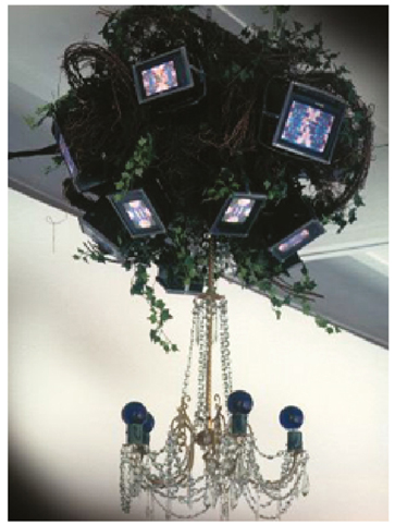백남준 작 'VIDEO CHANDELIER X'