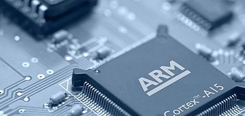 日 소프트뱅크가 세계 최대 모바일 반도체 설계업체 ARM를 인수한다는 소식에 국내 관련주들이 급등세를 보이고 있다 / 사진=뉴시스