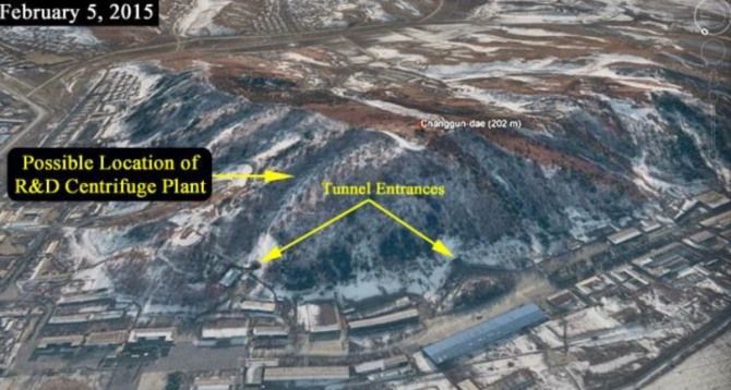 미국의 정책연구기관 과학국제안보연구소(ISIS)가 북한 영변 핵단지 근처에서 옛 우라늄 농축시설로 의심되는 장소를 새롭게 포착한 것으로 21일(현지시간) 확인됐다. 사진은 ISIS가 핵시설로 추정한 곳을 포착한 위성사진. /뉴시스(ISIS) 