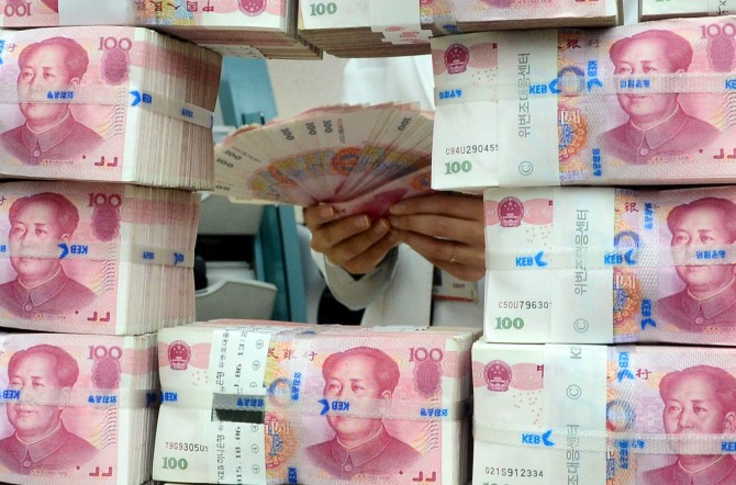 중국 인민은행 산하 외환교역센터는 12일(현지시간) 달러 대비 위안화 기준환율을 전날보다 0.0288위안(0.43%) 오른 6.6543위안으로 고시했다. / 뉴시스