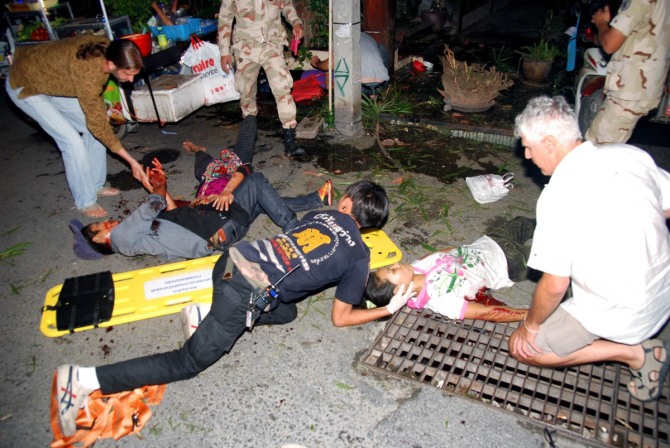 태국 남서쪽 해안 휴양지인 후아힌에서 11일(현지시간) 밤 폭탄이 잇따라 터져 1명이 죽고 외국인을 포함해 20여 명이 다쳤다. / 뉴시스