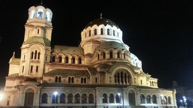 불가리아 소피아 시내에 위치한 알렉산더 네프스키 대성당.
