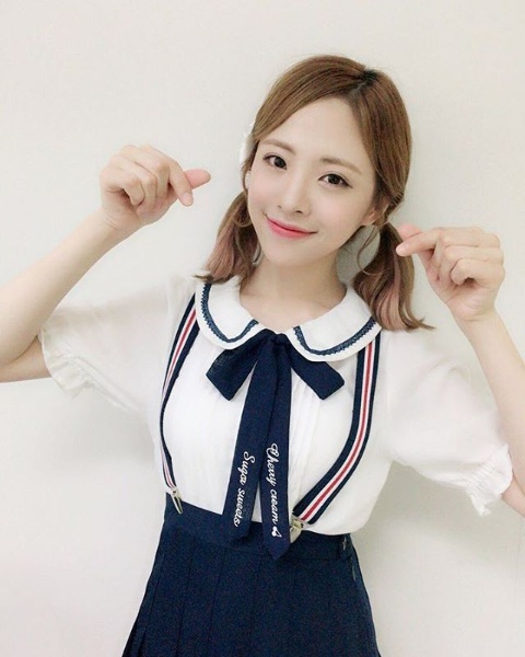 오마니걸 멤버 진이가 거식증으로 잠시 활동을 중단한다.사진= 공식 인스타그램 캡처