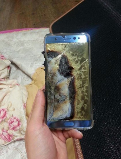 온라인 커뮤니티 '뽐뿌'에 올라온 폭발 후 갤럭시노트7 제품 사진 