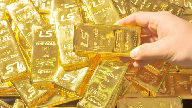 미국의 경제지표 부진으로 9월 기준금리 인상 가능성이 희박해지자 대표적 안전자산인 금값이 급등하고 있다. / 뉴시스