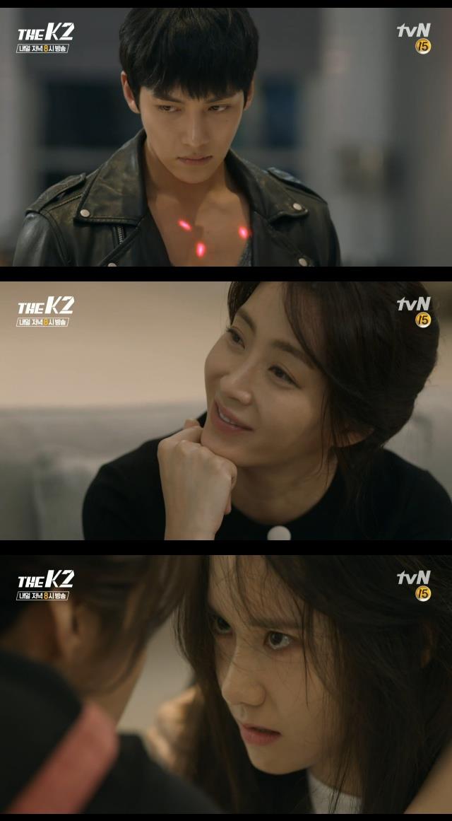 24일 밤 방송되는 tvN 금토드라마 '더 케이투'에서는 김제하(지창욱)가 공권력까지 동원해 자신을 추격하는 최유진(송윤아)과 맞대면하는 장면이 그려진다./사진=tvN 영상 캡처 