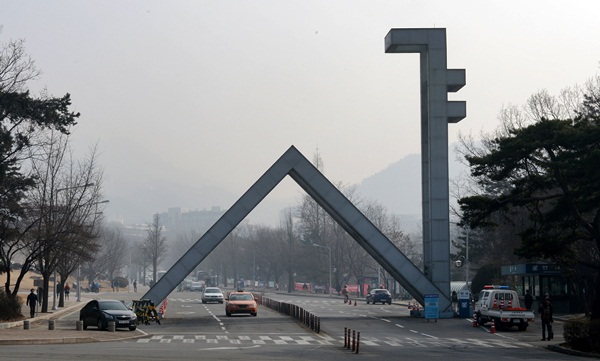 서울대 의대생들 긴급성명, 의사 선배들 부끄러운 줄 알라는데... 백남기 부검은 교수들 때문.  물대포는 어디로   백님기 유족백도라지백두산 백민주화씨의 반응은? 사진=뉴시스