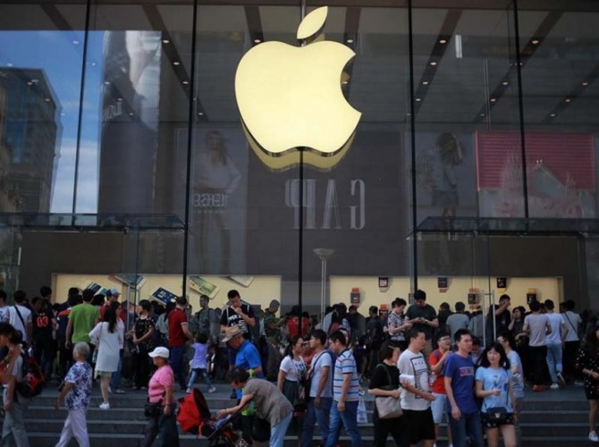 애플은 중국인들의 마음을 사로잡기 위해 대대적인 체험마케팅을 펼쳤다. 삼성에 밀려 고전했던 중국시장에서 애플은 차이나텔레콤과 제휴해 데이터를 이전하는 등 중국시장 공략에 본격 나서고 있다.
