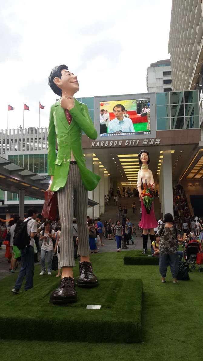 홍콩하버시티(2014년 5월 15일-6월 2일)에 전시된 조각가 김경민의 작품.