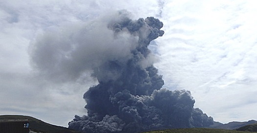 (기상청  특보) 경주 또 지진 벌써 482번째 여진 기상청  관측사상 처음 한달이상 계속. 사진은 일본 아소산 분화 현장 /AP 뉴시스