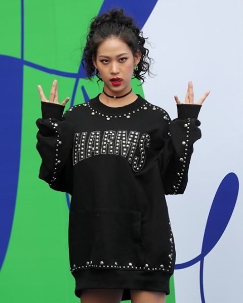 '2017 S/S 헤라 서울패션위크'에 참석한 와썹의 나다/사진=aluu_2015 인스타그램 캡처