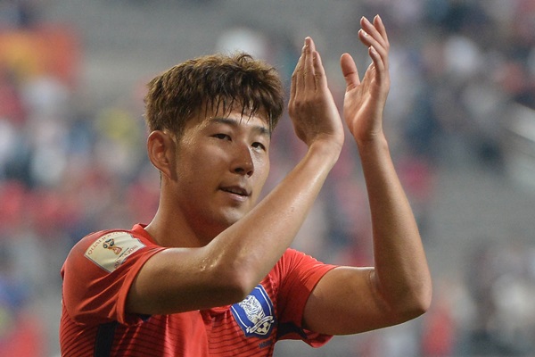 토트넘 아스날, 손흥민 통한의 자책골 비머와 함께 최악의 평점... 89분동안 헤메다가 공격포인트 0  토트넘은 프리미어리그 5위로 추락했다. 손흥민의 모습.   