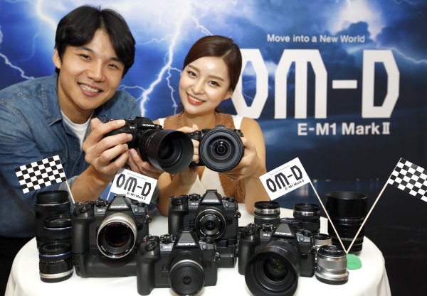 올림푸스 미러리스 마크 II 발표 모습. 사진=올림푸스한국