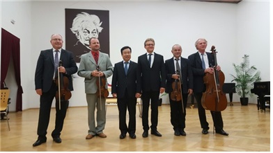 '야나첵 4중주단' 단원들과 브르노 국립예술대 총장, 행복도시 건설청장