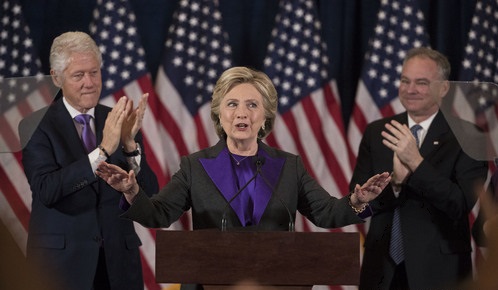 미국 민주당 대선 후보 힐러리 클린턴이 9일(현지시간) 뉴욕에서 패배 연설을 하고 있다 / 사진=AP 뉴시스