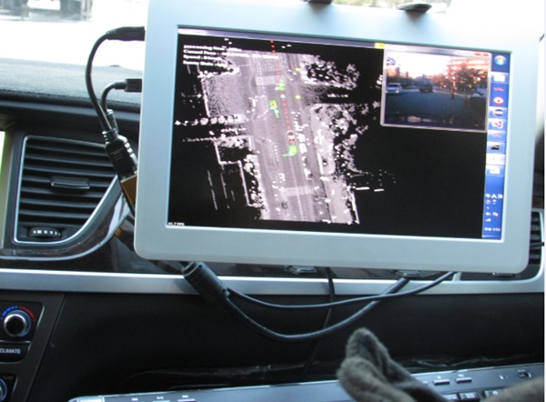 스누버2 조수석에 보이는 자율주행차 진행상황을 보여주는 도로지도. 사진=글로벌 이코노믹  