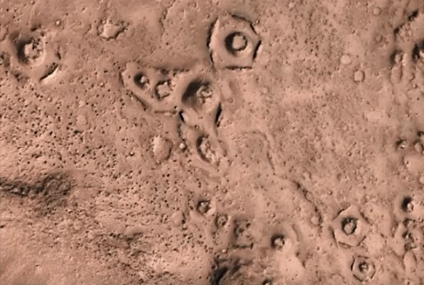 MRO가 화성의 적도 부근 엘리시움 평원에서 촬영한 인공구조물로 보이는 사진. 사진=유튜브/나사 